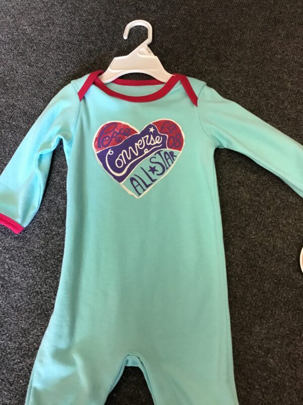 8BC3A4D4-C6BD-4043-990F-667A0162593B Converse Babygrow
